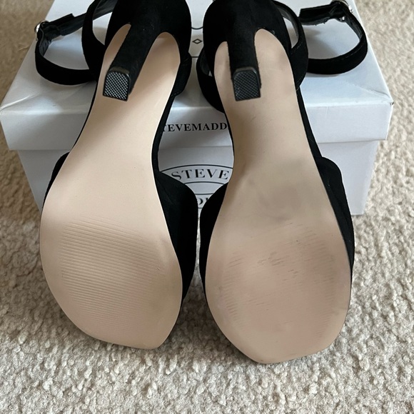 🔥♥️ NIB Steve Madden Black High Heel Suede Sandals - Picture 9 of 10
